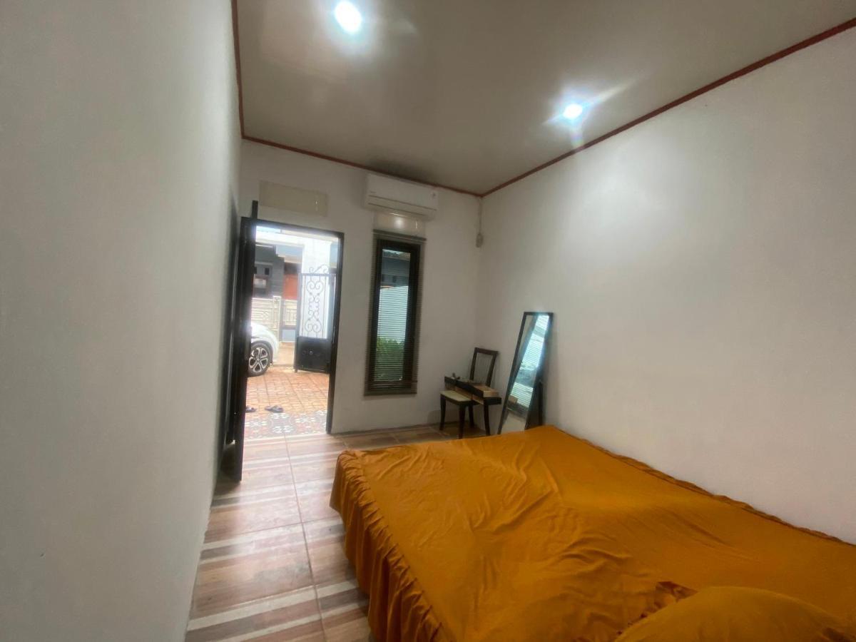 Express O 92147 Nia Residence Depok Exterior foto