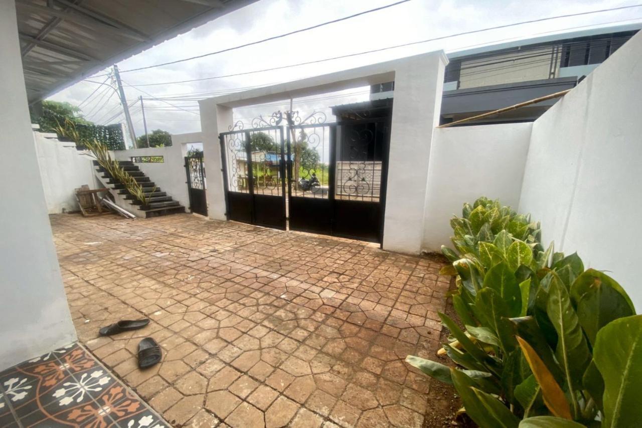 Express O 92147 Nia Residence Depok Exterior foto