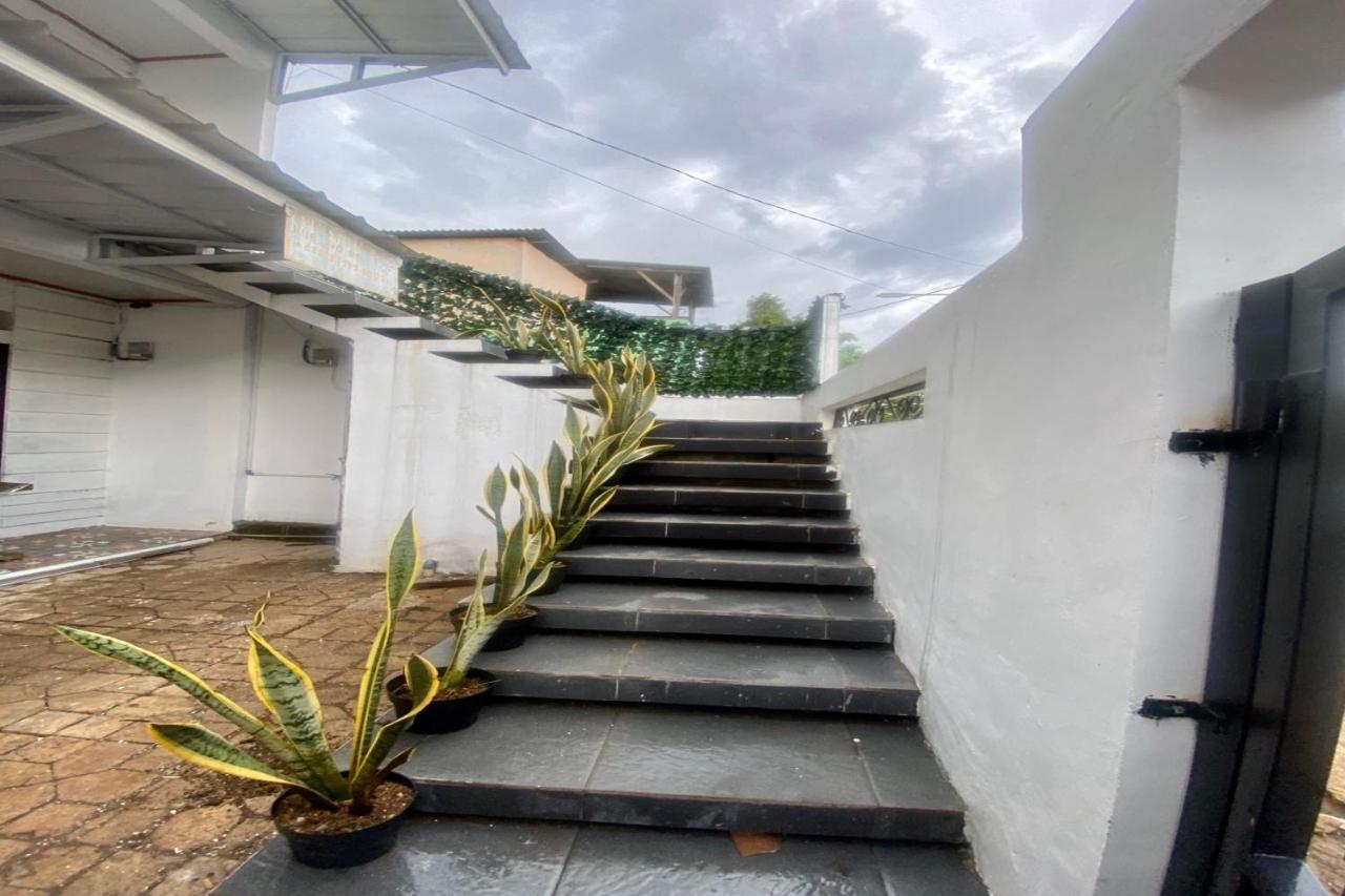 Express O 92147 Nia Residence Depok Exterior foto